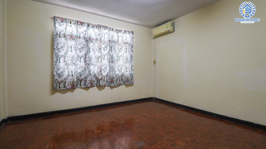 *****ทาวน์เฮ้าส์มือสองย่านกรุงเทพมหานคร ม.ร่มเย็น จรัญสนิทวงศ์ บนเนื้อที่ 23 ตร.ว. ฟังก์ชัน 3 ห้องนอน 3 ห้องน้ำ 1 ที่จอดรถ บ้านทำเลดี เดินทางสะดวก ติดถ.จรัญสนิทวงศ์ ใกล้รถไฟฟ้าสายสีน้ำเงิน "สถานีบางอ้อ" และทางด่วน "ศรีรัช"